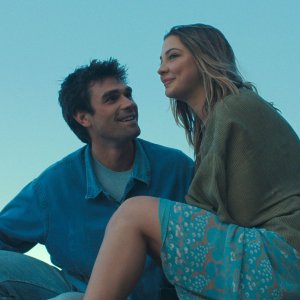 La mappa che mi porta a te: Madelyn Cline, KJ Apa in una scena