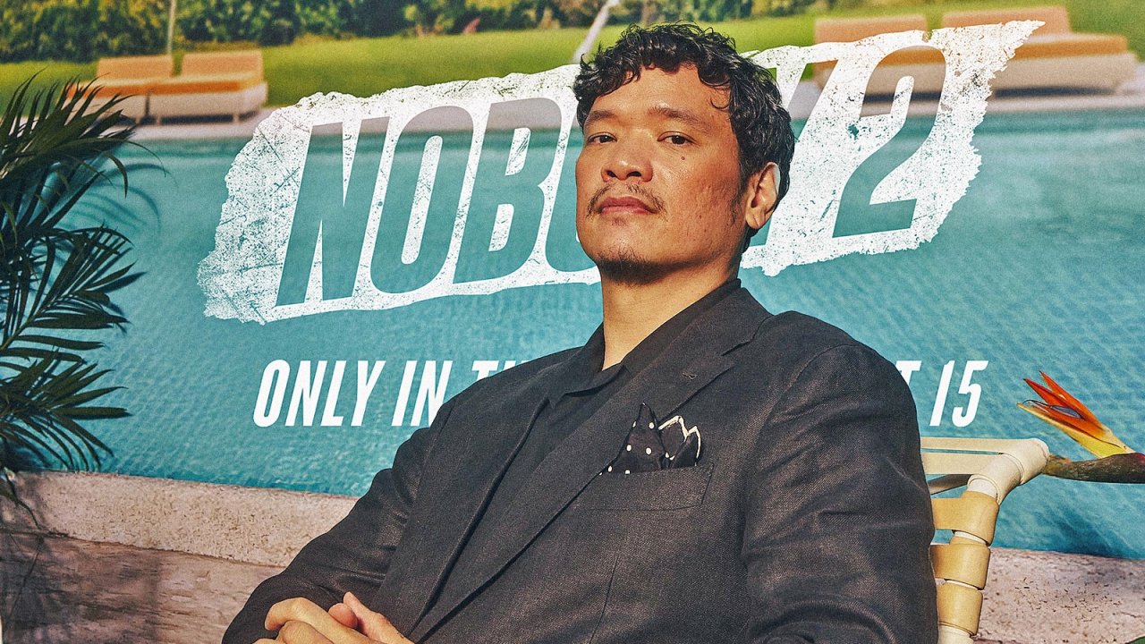 Timo Tjahjanto e Bob Odenkirk sul set