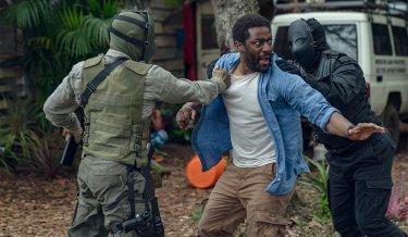 Hostage Ashley Thomas Scena Serie Tv Netflix