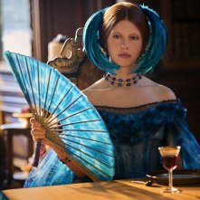 Frankenstein: Mia Goth in una scena