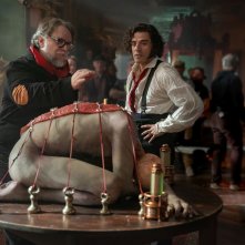 Frankenstein: Guillermo del Toro, Oscar Issac sul set
