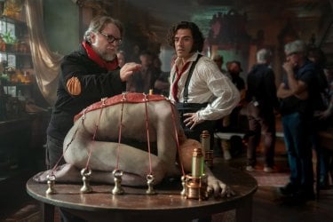 Frankenstein Set Guillermo Del Toro Oscar Issac