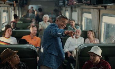 Jay Kelly George Clooney Bus
