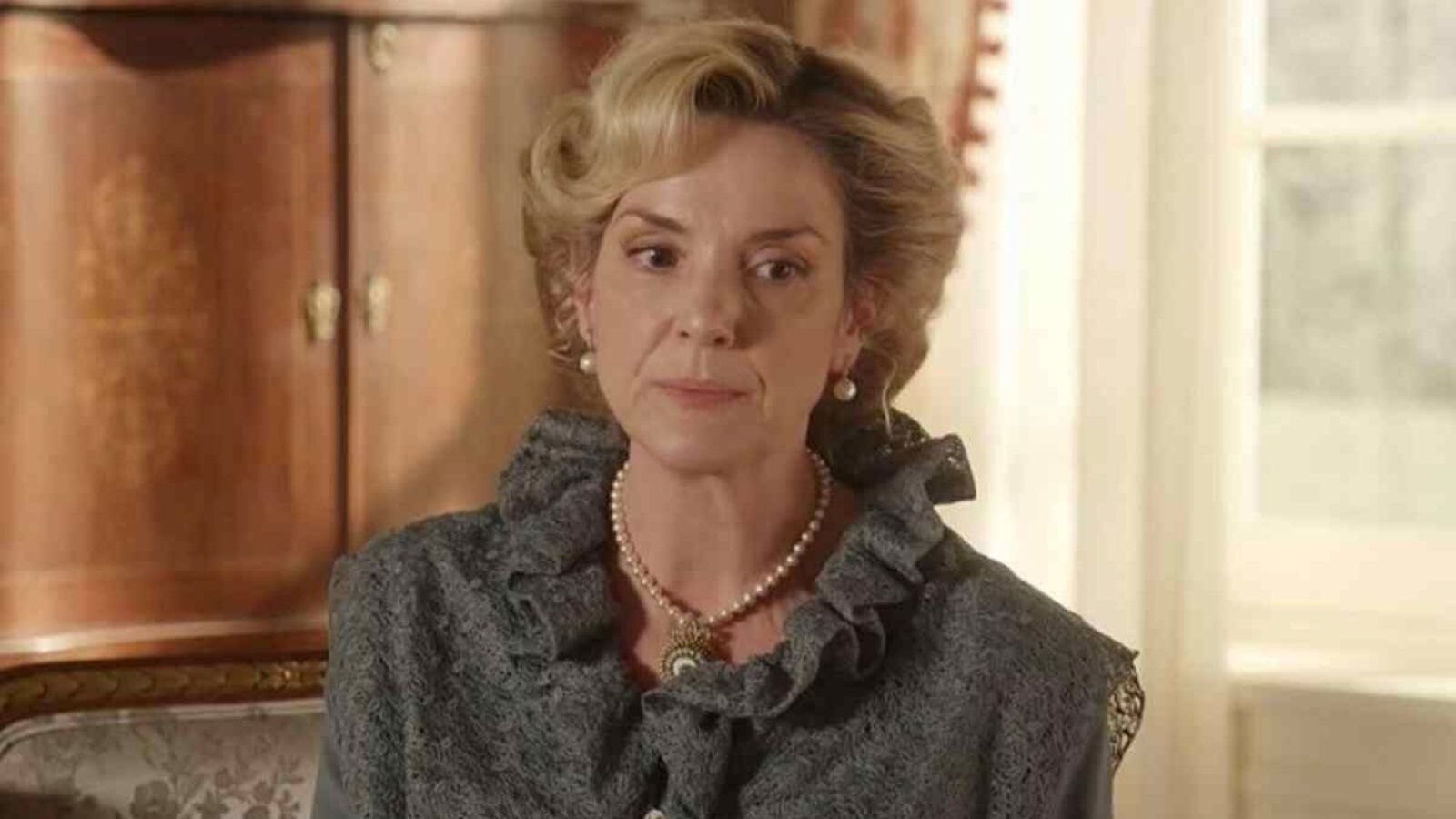 Donna Cruz marchesa De Luján interpretata da Eva Martí