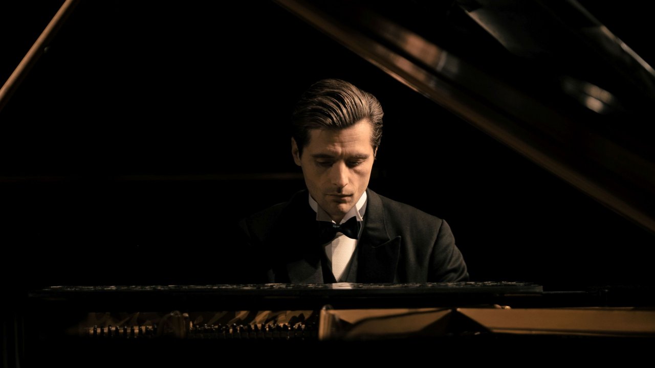 La locandina di Bolero.