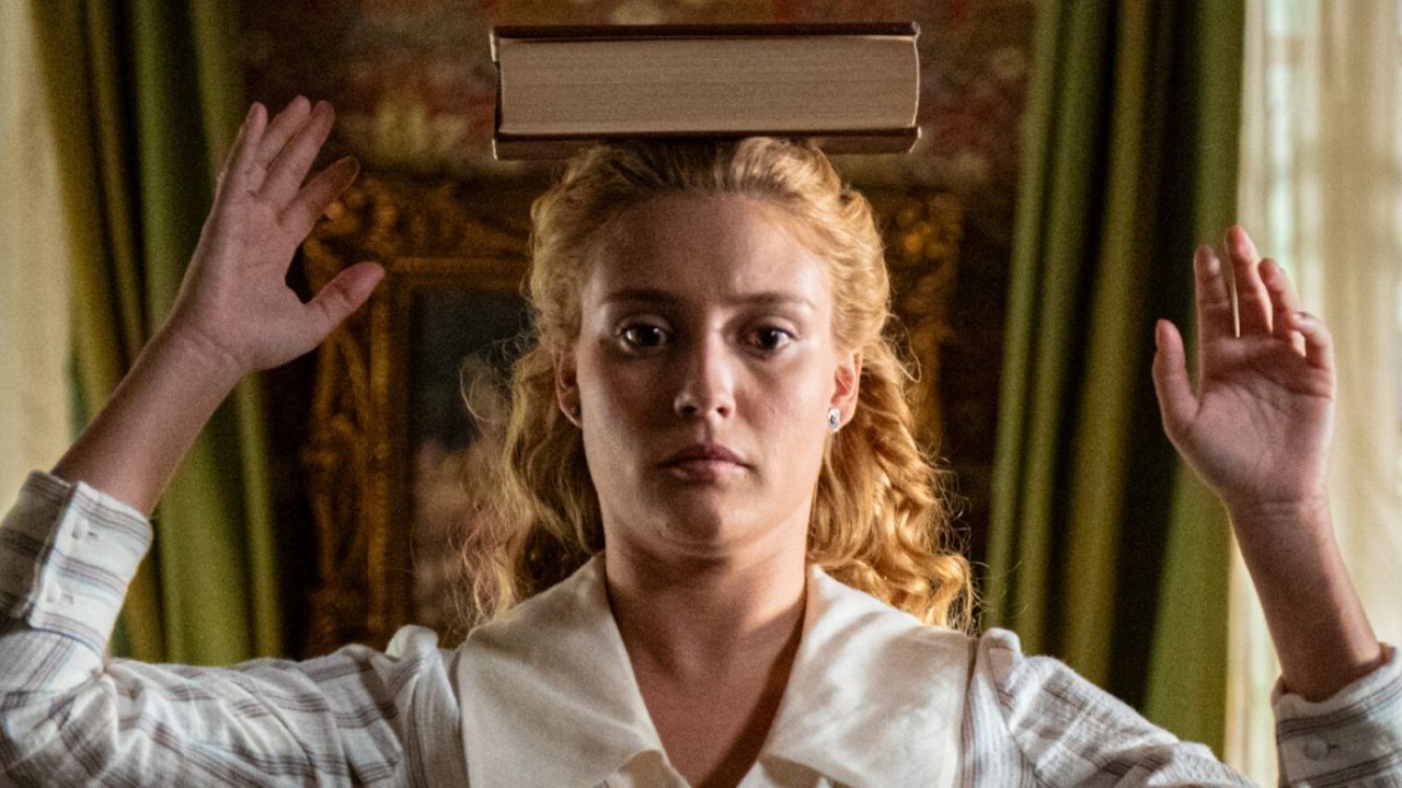 Jana mentre fa lezioni di Buone Maniere