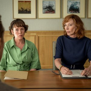 I Roses: Allison Janney, Olivia Colman in una foto