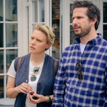I Roses: Kate McKinnon, Andy Samberg in una scena