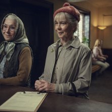 Il club dei delitti del giovedì. Helen Mirren e Celia Imrie in una scena del film.
