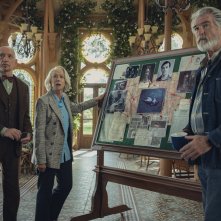 Il club dei delitti del giovedì. Helen Mirren, Pierce Brosnan e Ben Kingsley in una scena del film.