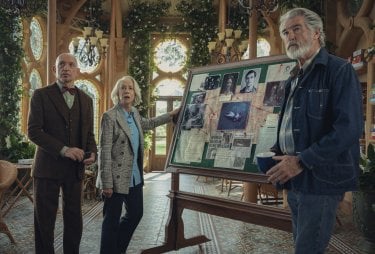 Il Club Dei Delitti Del Giovedi Helen Mirren Pierce Brosnan Ben Kingsley Scena Film Streaming Netflix