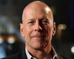 Bruce Willis: 'è in buona salute ma il cervello lo sta abbandonando', confessa la moglie Emma Heming Willis