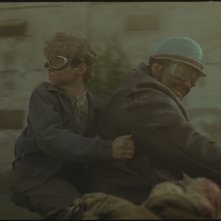 Orphan: Sándor Soma e Grégory Gadebois in una scena