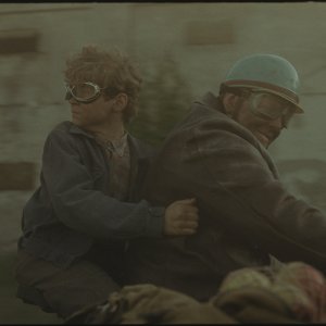 Orphan: Sándor Soma e Grégory Gadebois in una scena