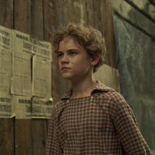 Orphan: Bojtorján Barábas in una scena