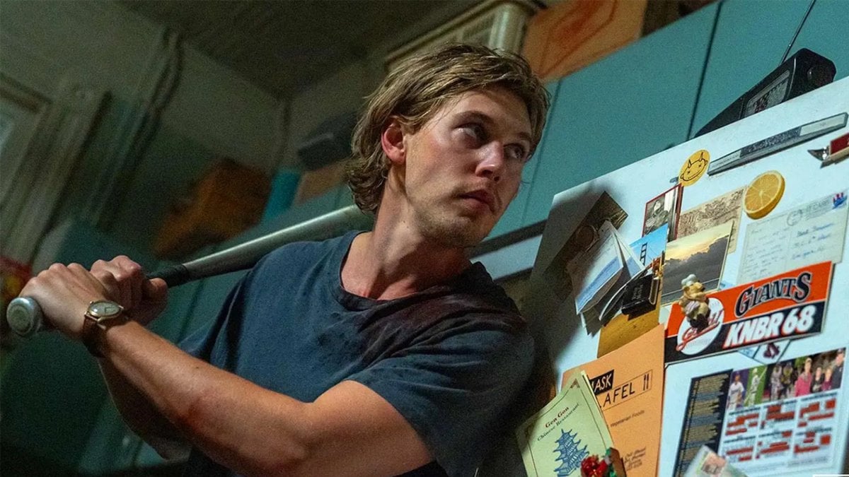una scomoda circostanza caught stealing recensione il film pi249 divertente di aronofsky
