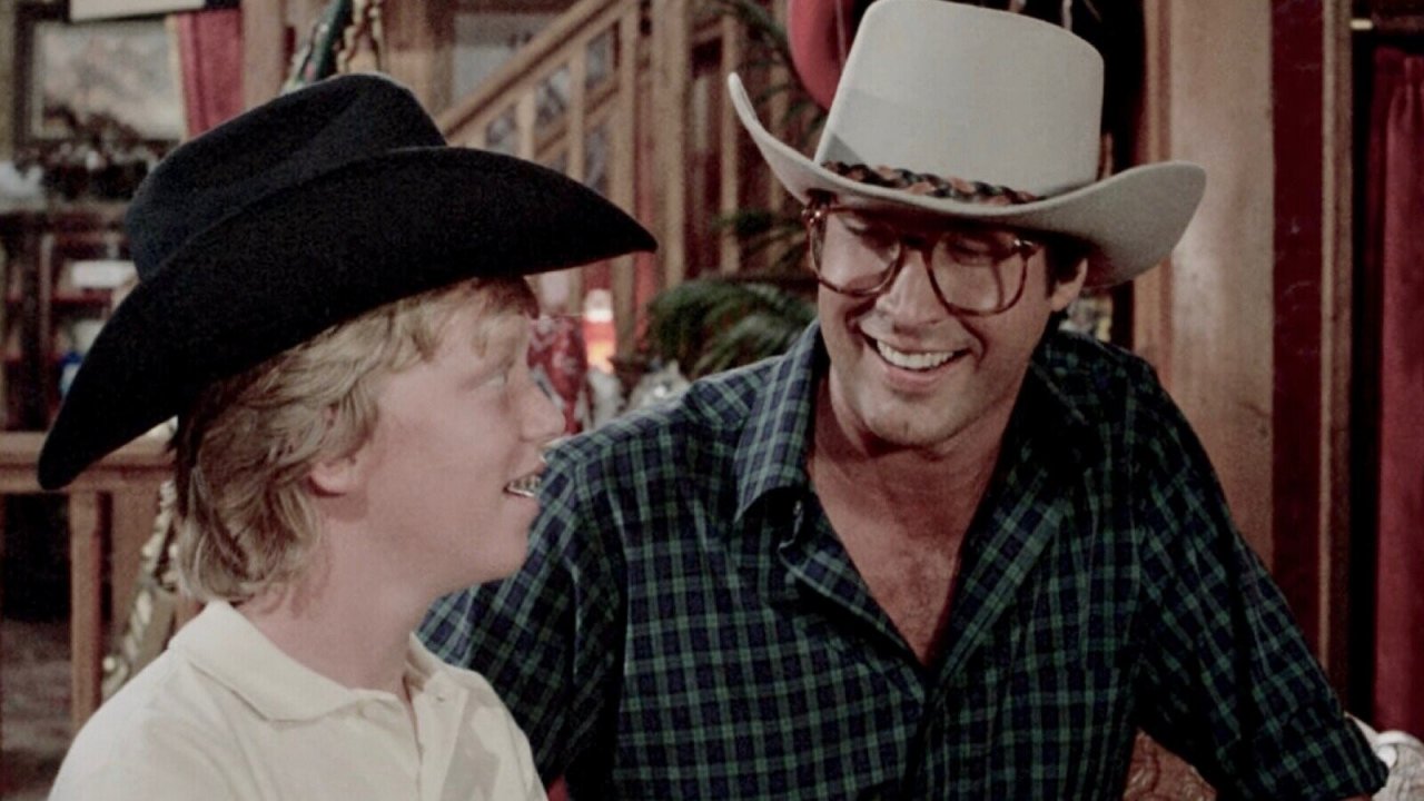 Chevy Chase e Anthony Michael Hall in una scena di National Lampoon's Vacation