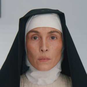 Teresa - La madre degli ultimi: Noomi Rapace in una scena del film