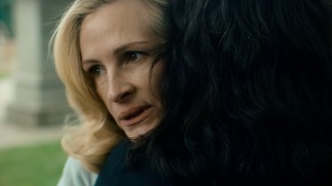 After The Hunt Dopo La Caccia Julia Roberts Abbraccio