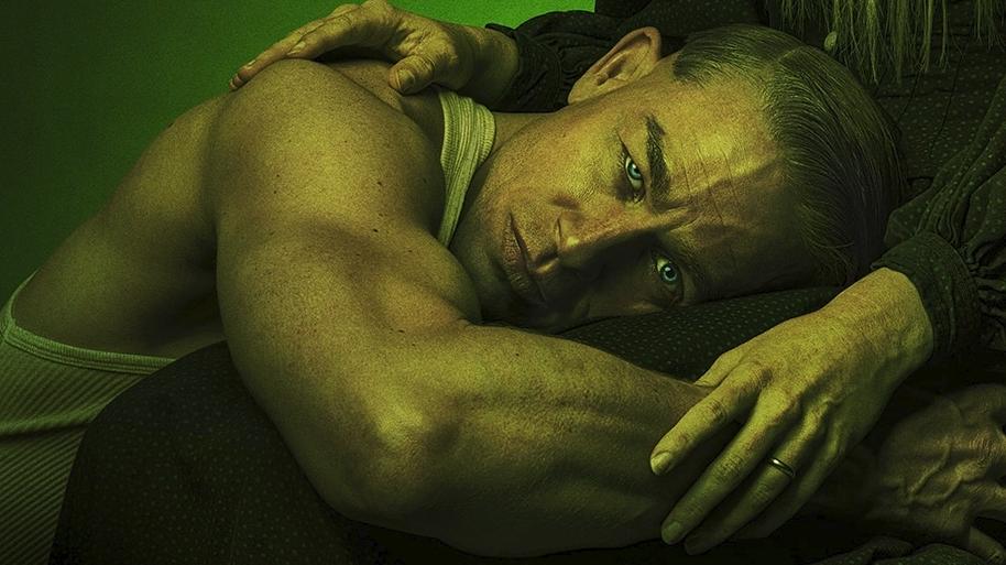 Charlie Hunnam nei panni di Ed Gein