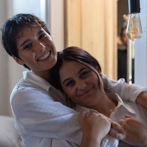 (Im)Perfetta: Federica Franzellitti e Luna Shirin Rasia in una scena