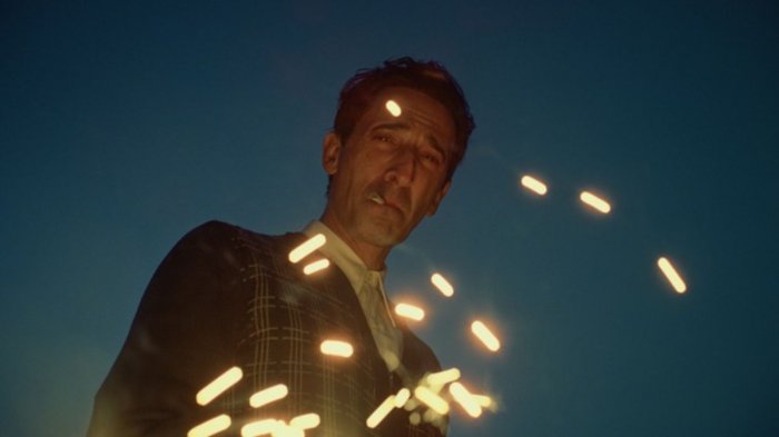 The Brutalist, il dramma sull’arte e la memoria con Adrien Brody debutta in prima TV: da stasera su Sky Cinema