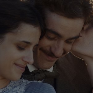 Zvanì Il romanzo famigliare di Giovanni Pascoli: Federico Cesari, Benedetta Porcaroli, Liliana Bottone in un'immagine