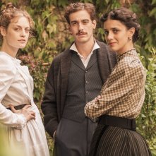 Zvanì Il romanzo famigliare di Giovanni Pascoli: Federico Cesari, Benedetta Porcaroli, Liliana Bottone in una sequenza