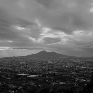 Sotto le nuvole: un'immagine