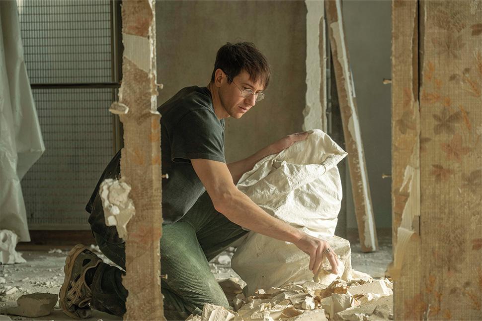 Bastien Bouillon è il protagonista di À pied d'œuvre (At Work)
