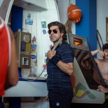 Il Maestro: Pierfrancesco Favino a un telefono pubblico