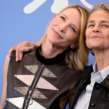Father Mother Sister Brother: Cate Blanchett e Charlotte Rampling al photocall di Venezia 82