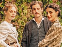 Zvanì - Il romanzo famigliare di Giovanni Pascoli, la recensione: il poeta tra malinconia e traumi