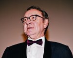 Kevin Spacey riceve un omaggio a Venezia 2025 dal Sottosegretario Borgonzoni, ma non è per il suo film