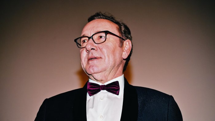 Kevin Spacey riceve un omaggio a Venezia 2025 dal Sottosegretario Borgonzoni, ma non è per il suo film
