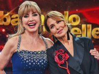 Ballando con le stelle sfida Tu sì que vales, e Barbara D'Urso è l'asso nella manica di Milly Carlucci