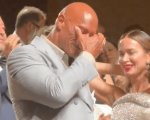Dwayne Johnson non trattiene le lacrime a Venezia 2025: The Smashing Machine ottiene un'ovazione da 15 minuti