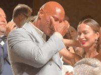 Dwayne Johnson non trattiene le lacrime a Venezia 2025: The Smashing Machine ottiene un'ovazione da 15 minuti