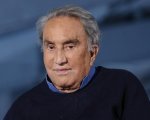 È morto Emilio Fede: il giornalista simbolo della Mediaset di Silvio Berlusconi aveva 94 anni
