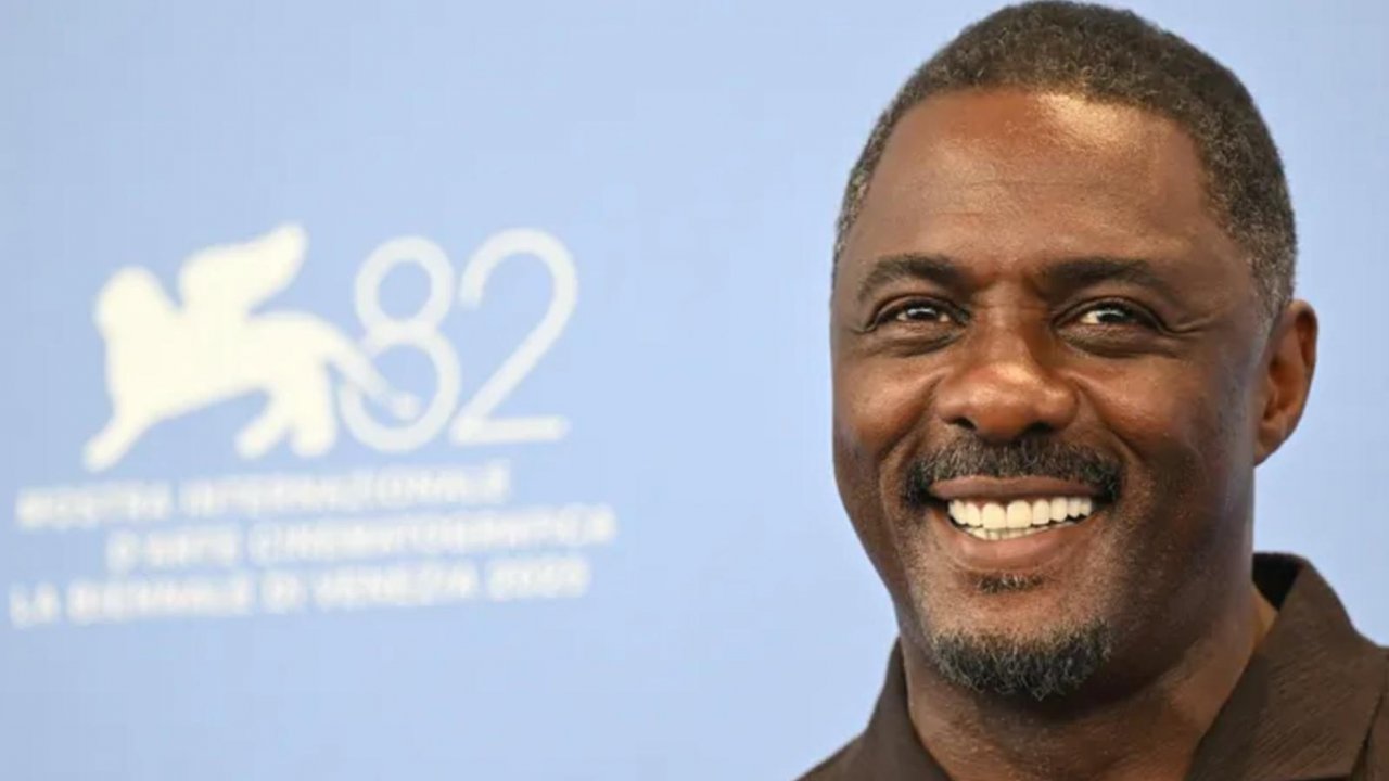 Il sorriso di Idris Elba