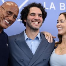 The Smashing Machine: Emily Blunt, Dwayne Johnson e Benny Safdie al photocall di Venezia 82