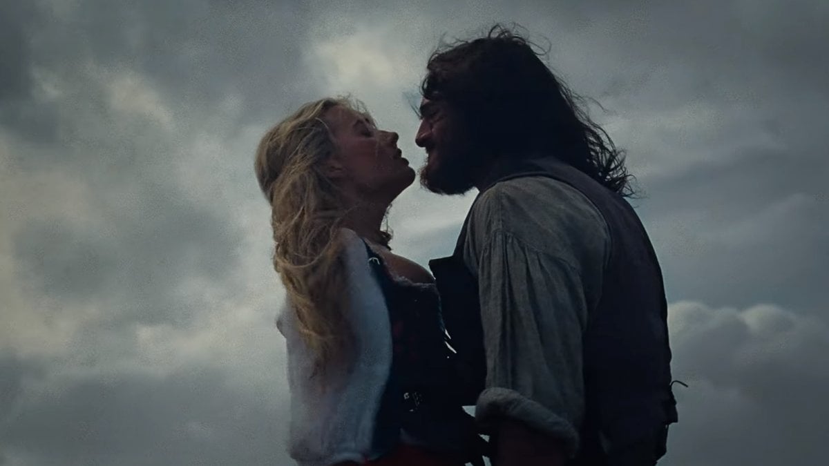 Margot Robbie e Jacob Elordi travolti dalla passione nel primo trailer di Cime Tempestose Margot Robbie e Jacob Elordi travolti dalla passione nel primo trailer di Cime Tempestose