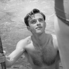 Lo straniero: Benjamin Voisin in una foto del film