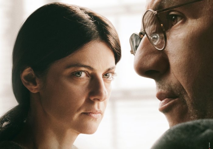 Elisa, recensione: una prova coraggiosa per Barbara Ronchi