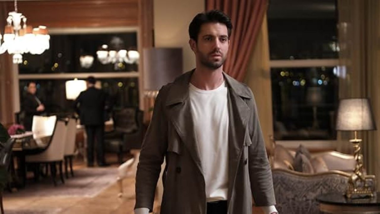 Serkay Tütüncü nel ruolo di İlker Ilgaz