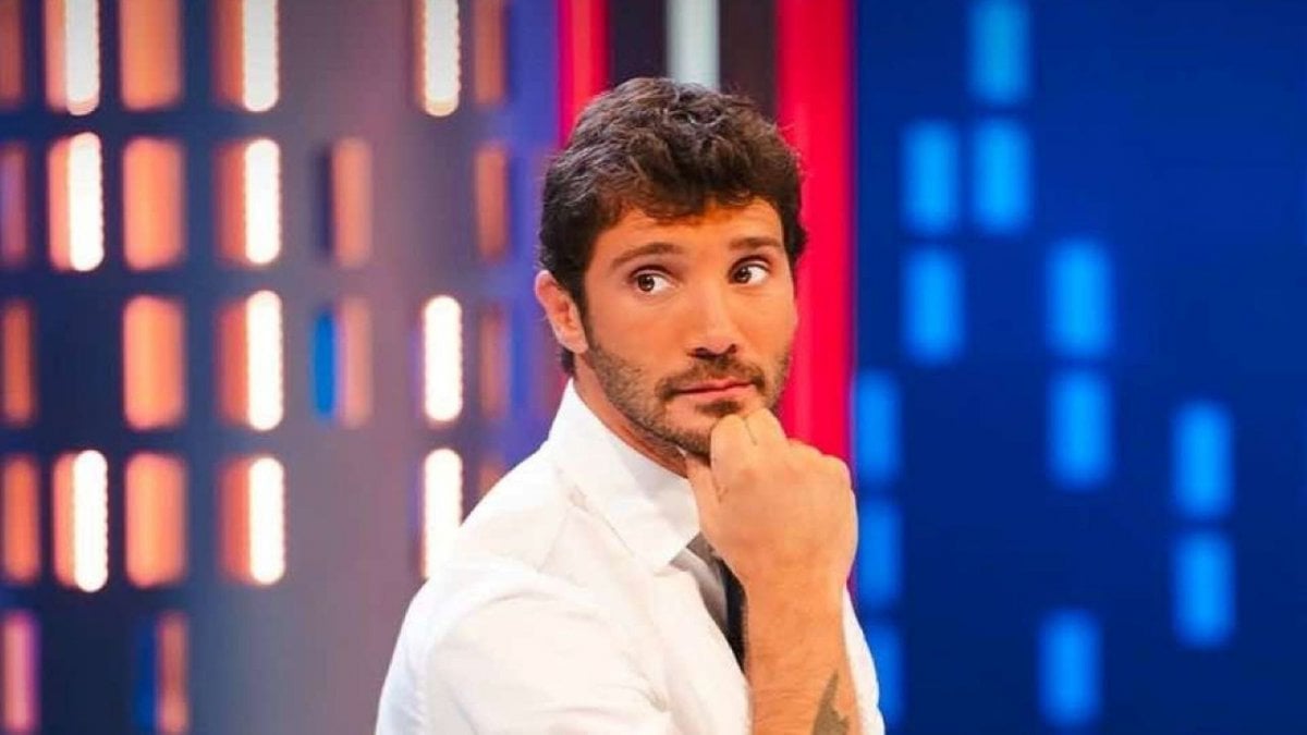 Affari Tuoi stasera non va in onda: chi sostituirà Stefano De Martino Affari Tuoi stasera non va in onda: chi sostituirà Stefano De Martino