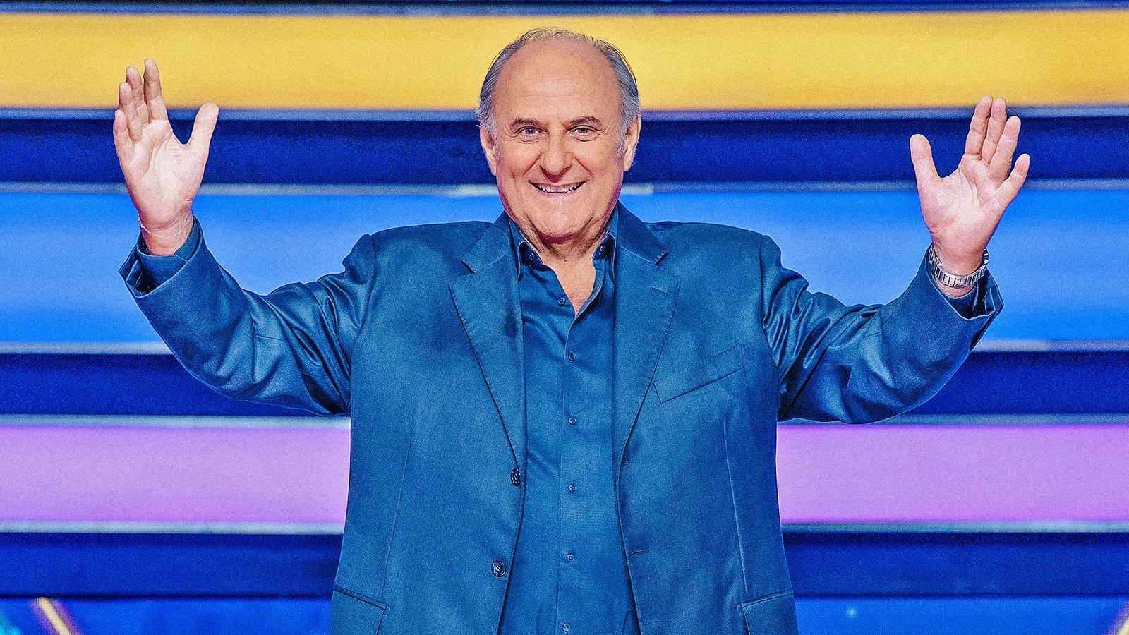 Gerry Scotti conduce La Ruota della Fortuna 2025 su Canale5.