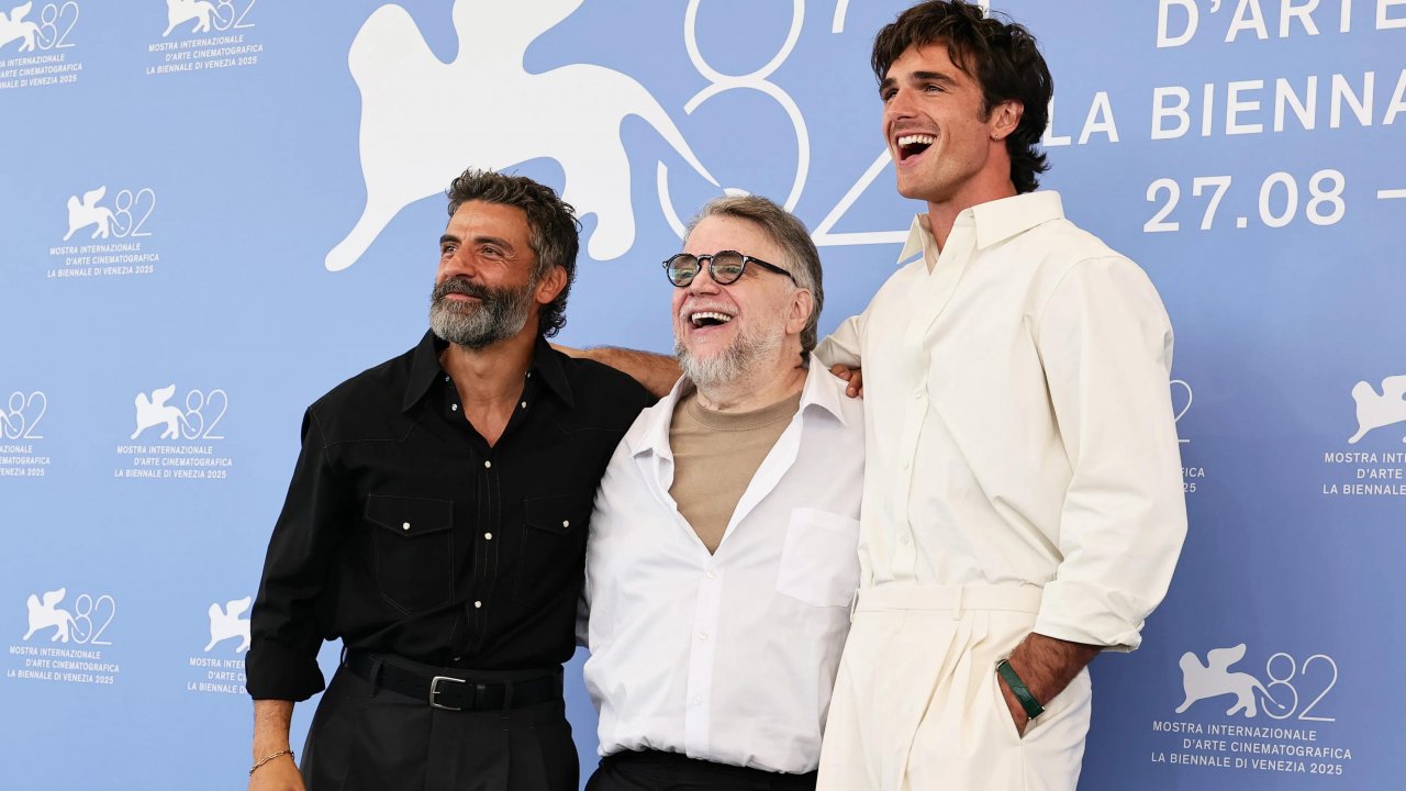 Oscar Isaac, Guillermo del Toro e Jacob Elordi alla Mostra di Venezia