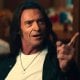 Hugh Jackman capellone innamorato di Neil Diamond nel trailer di Song Sung Blue