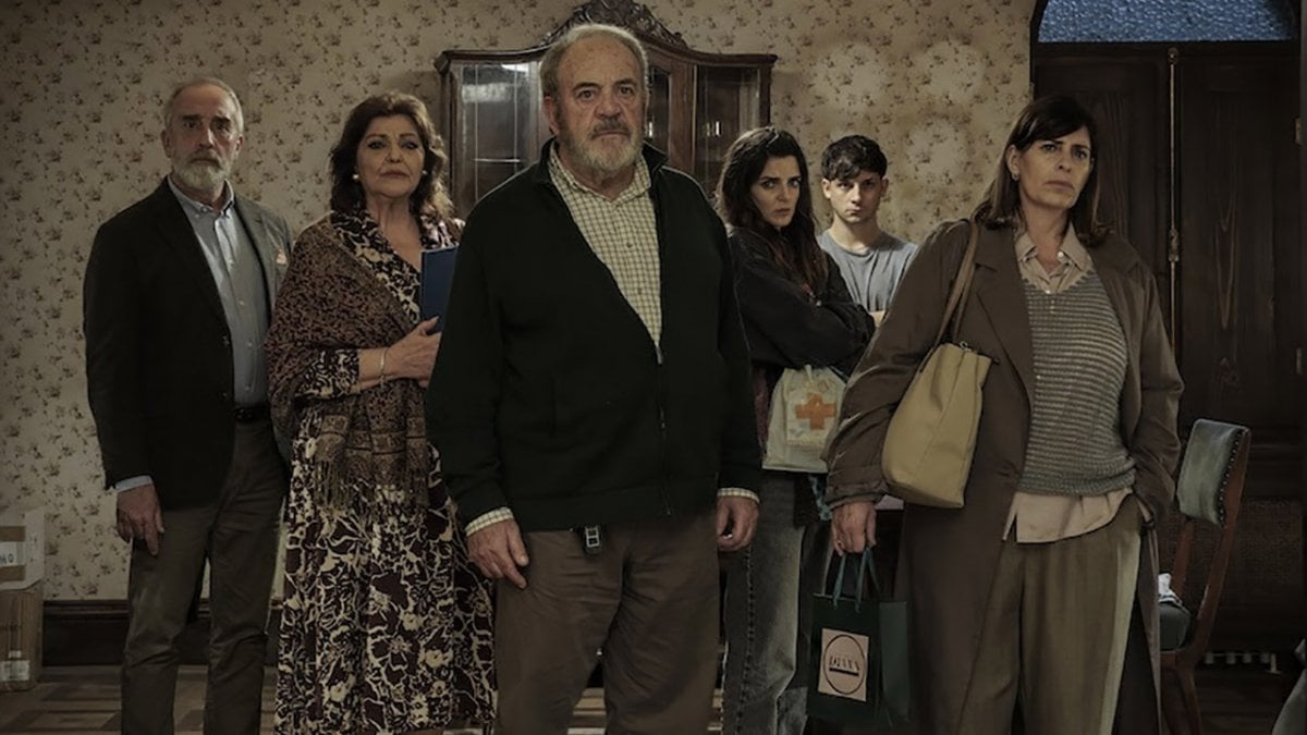 La riunione di condominio, recensione: dalla Spagna un film adatto per farne un remake La riunione di condominio, recensione: dalla Spagna un film adatto per farne un remake